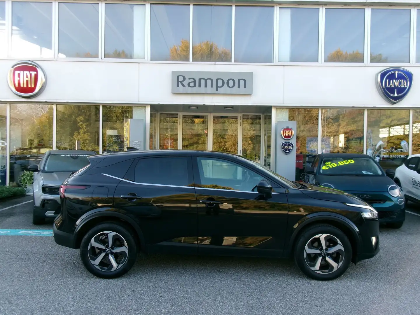 Nissan Qashqai Qashqai MHEV 158 CV Xtronic N-Connecta Schwarz - 2