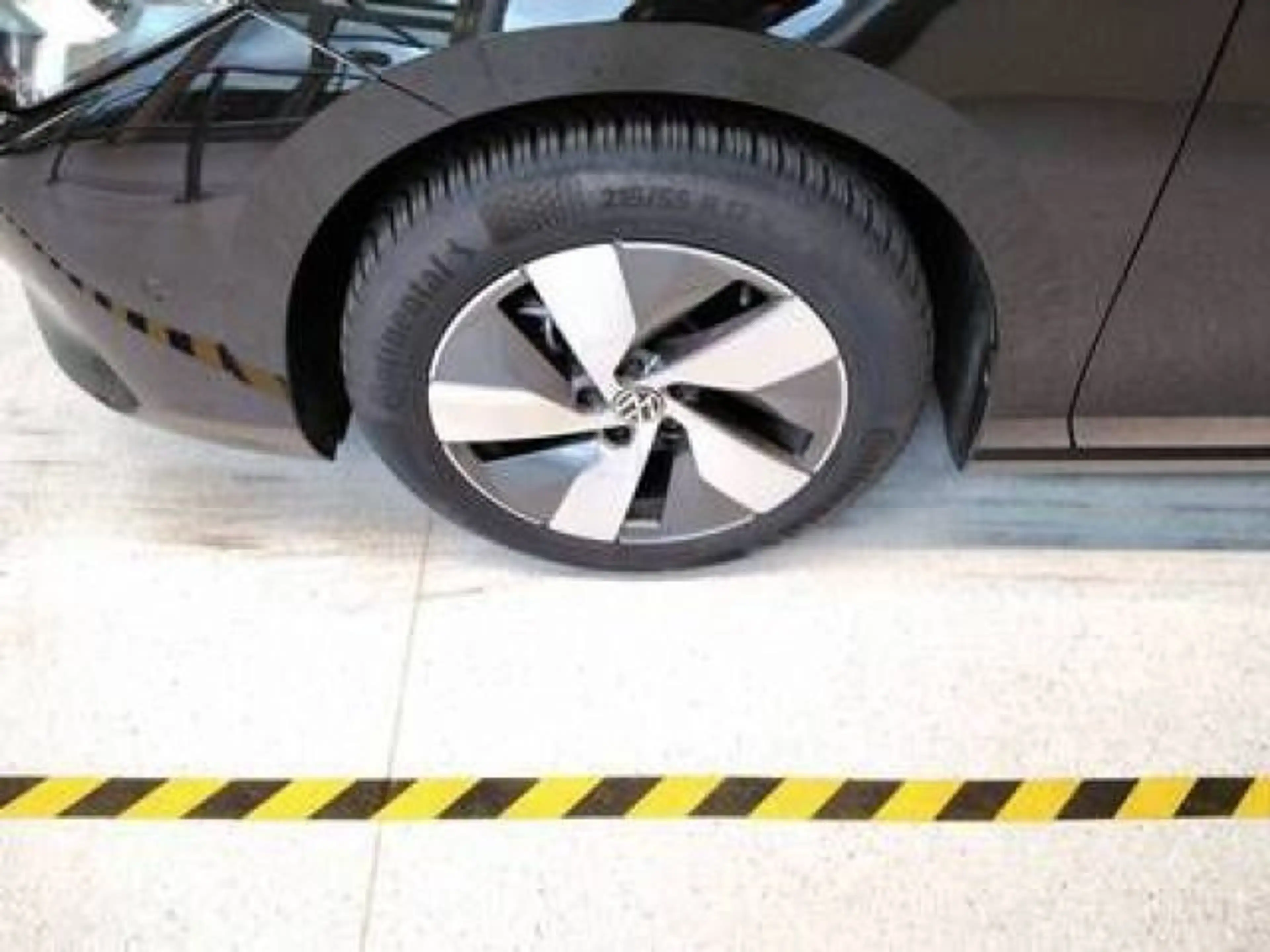 Volkswagen Passat Variant 2.0 TDI DSG Business Navi AHK LED — photo 5