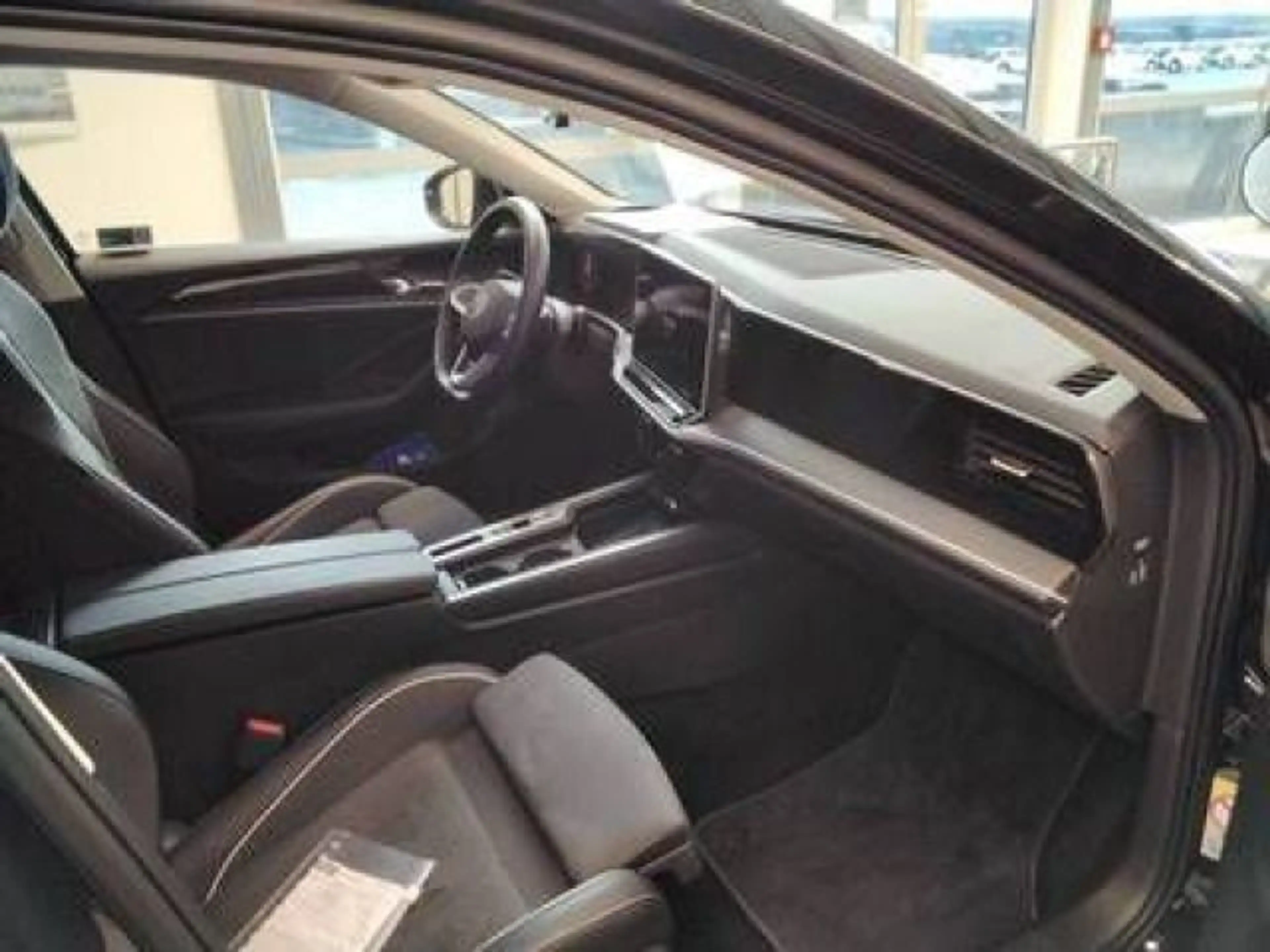 Volkswagen Passat Variant 2.0 TDI DSG Business Navi AHK LED — photo 6