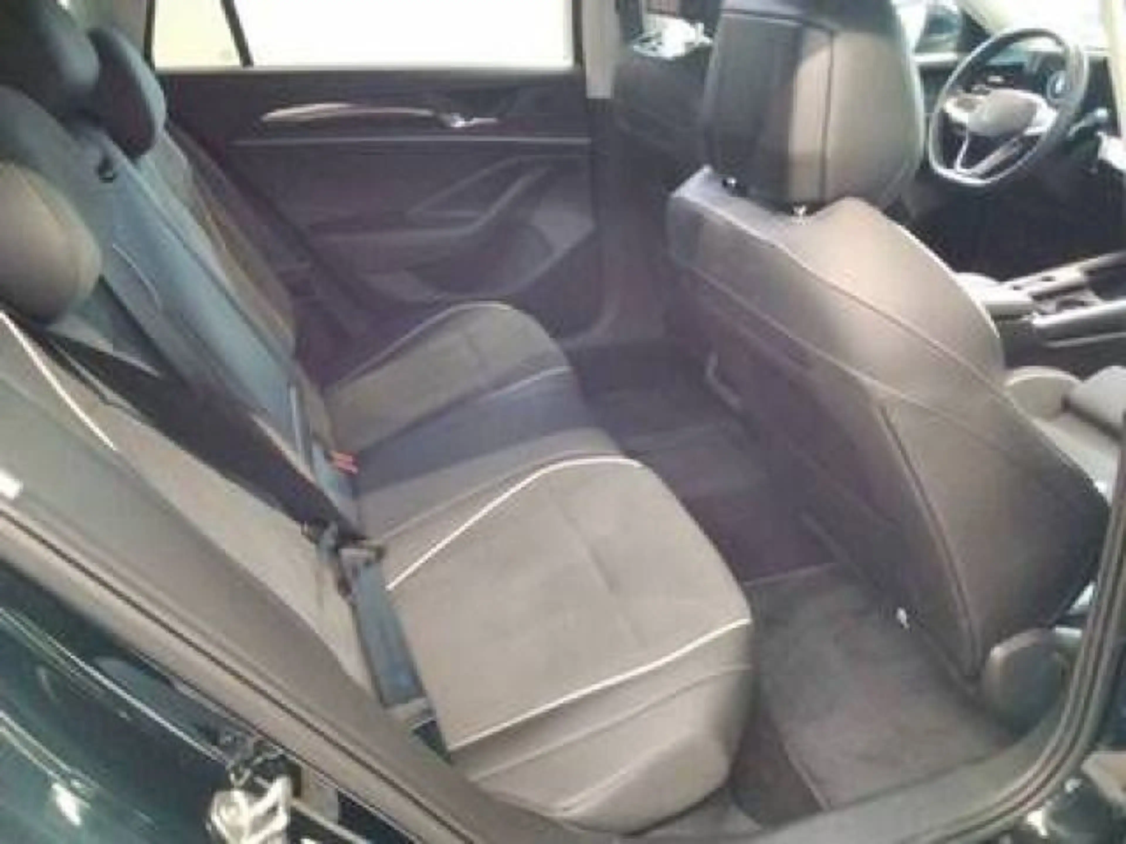 Volkswagen Passat Variant 2.0 TDI DSG Business Navi AHK LED — photo 7