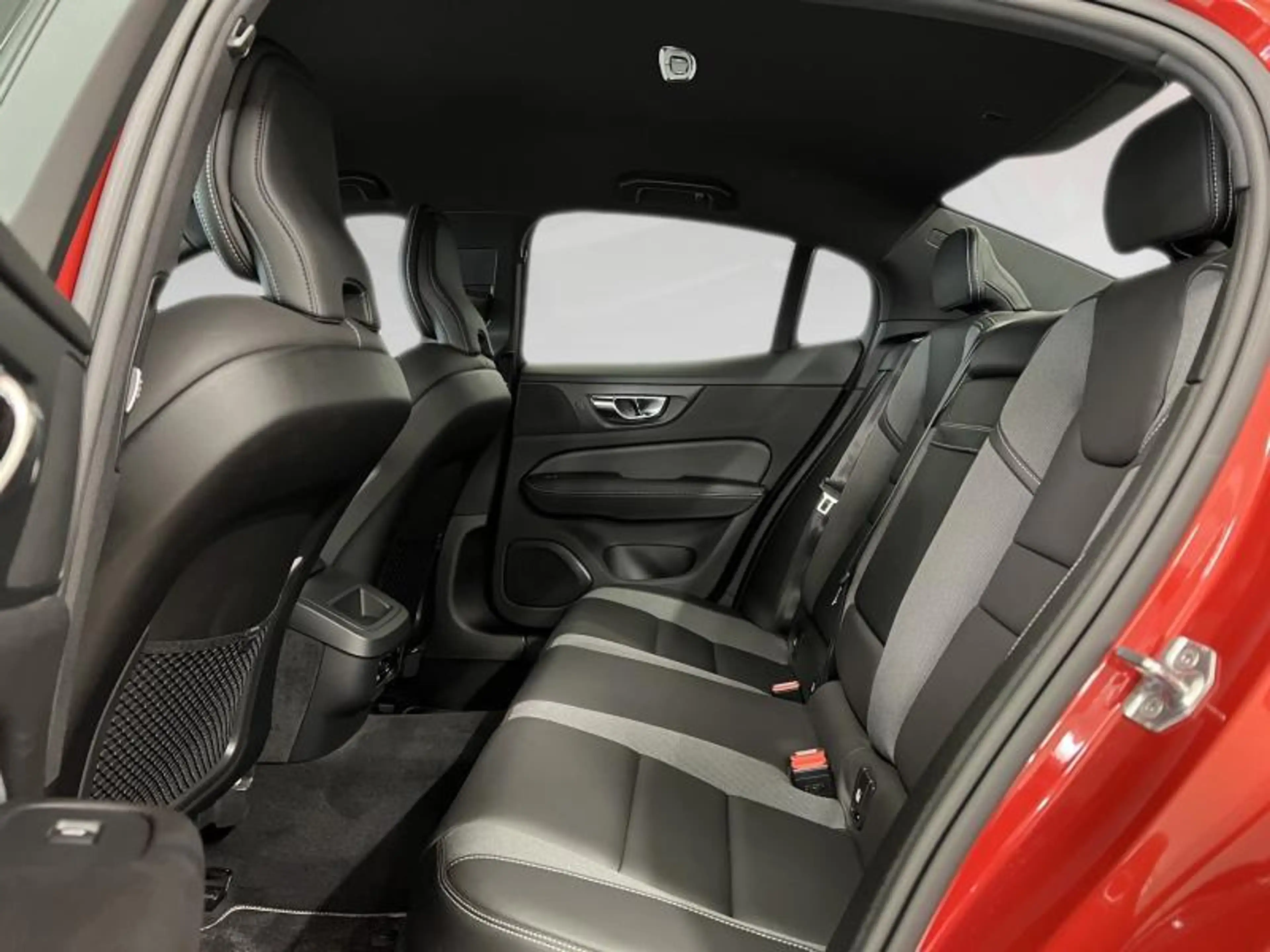 Volvo S60 R-Design — photo 15