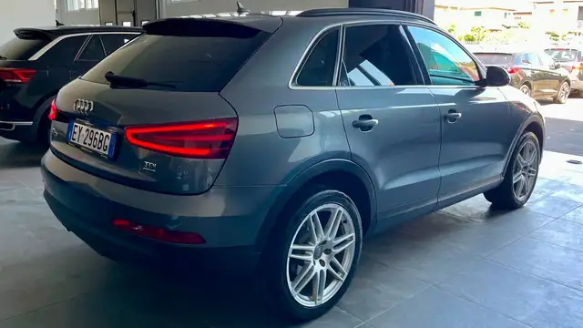 Audi Q3 view 8