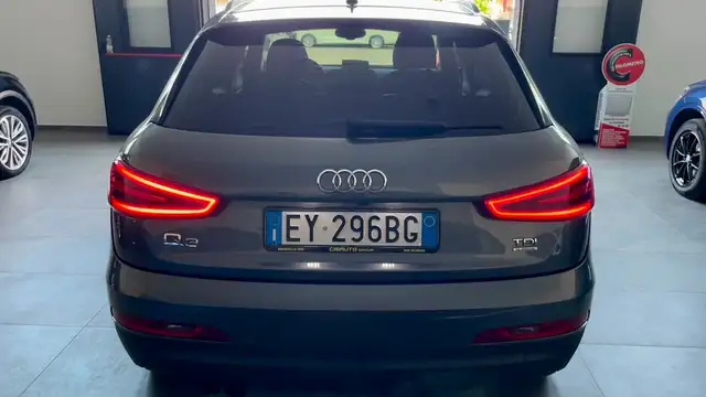 Audi Q3 view 7