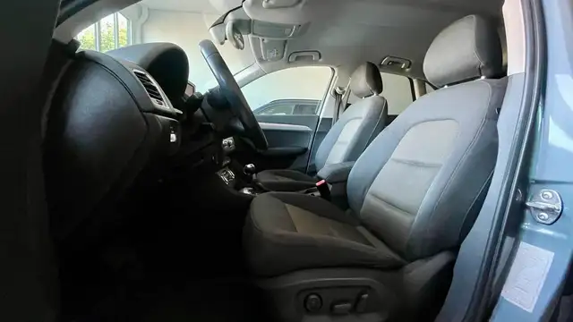 Audi Q3 view 10