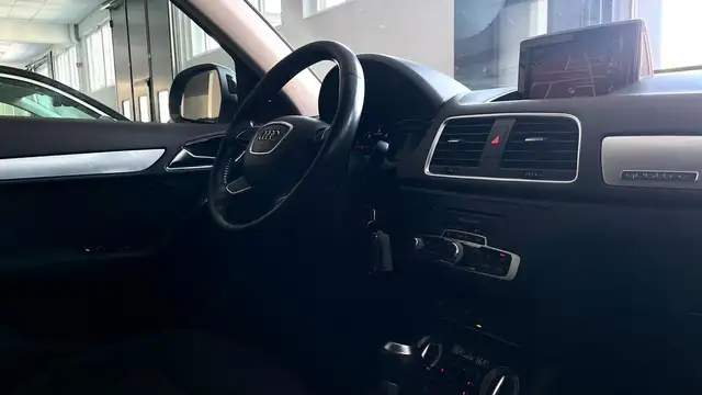 Audi Q3 view 25
