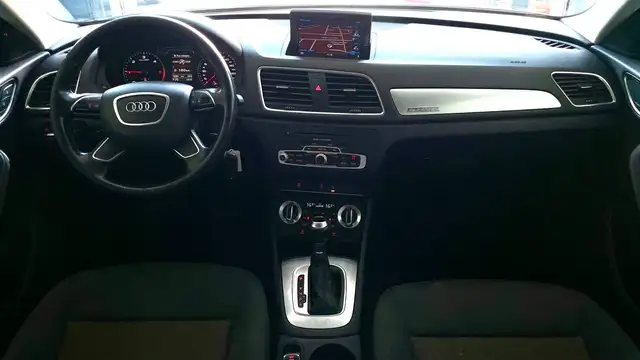 Audi Q3 view 9