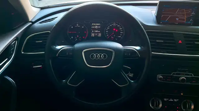 Audi Q3 view 19
