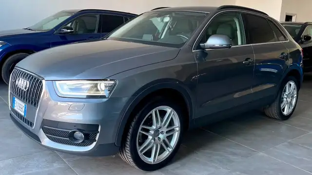 Audi Q3 view 3