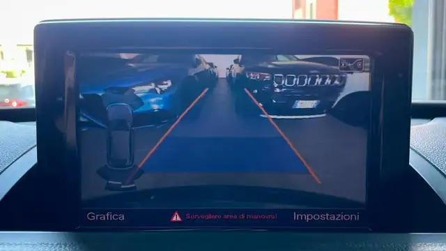 Audi Q3 view 15