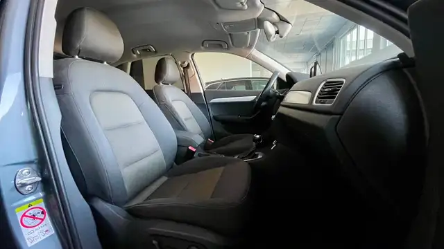 Audi Q3 view 13