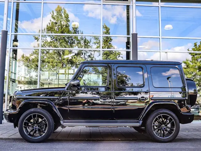 Mercedes-Benz G 500 view 2