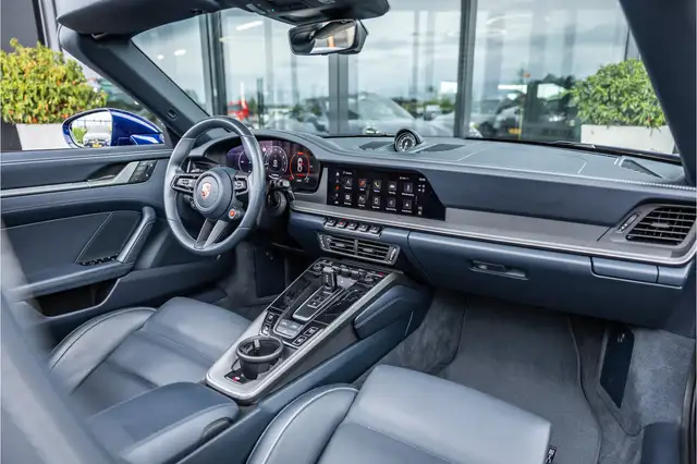 Porsche 911 view 12