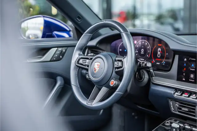 Porsche 911 view 13