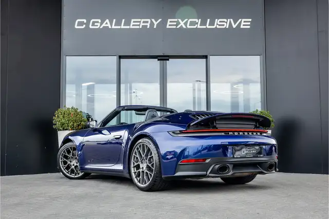 Porsche 911 view 5