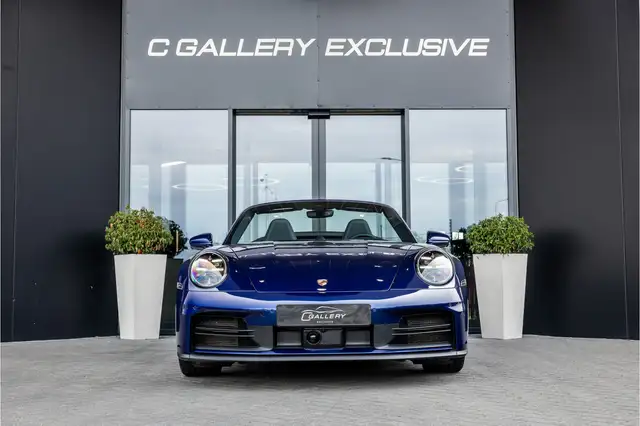 Porsche 911 view 2