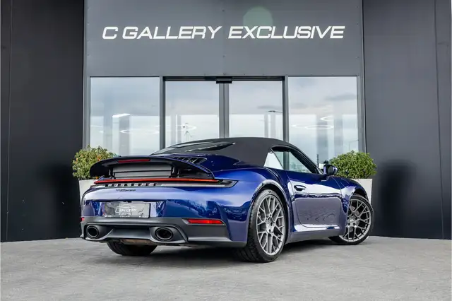 Porsche 911 view 9