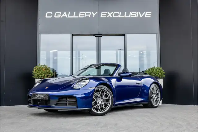 Porsche 911 view 3