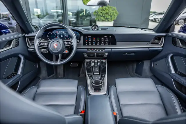 Porsche 911 view 11