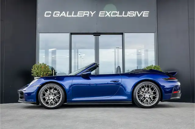 Porsche 911 view 4