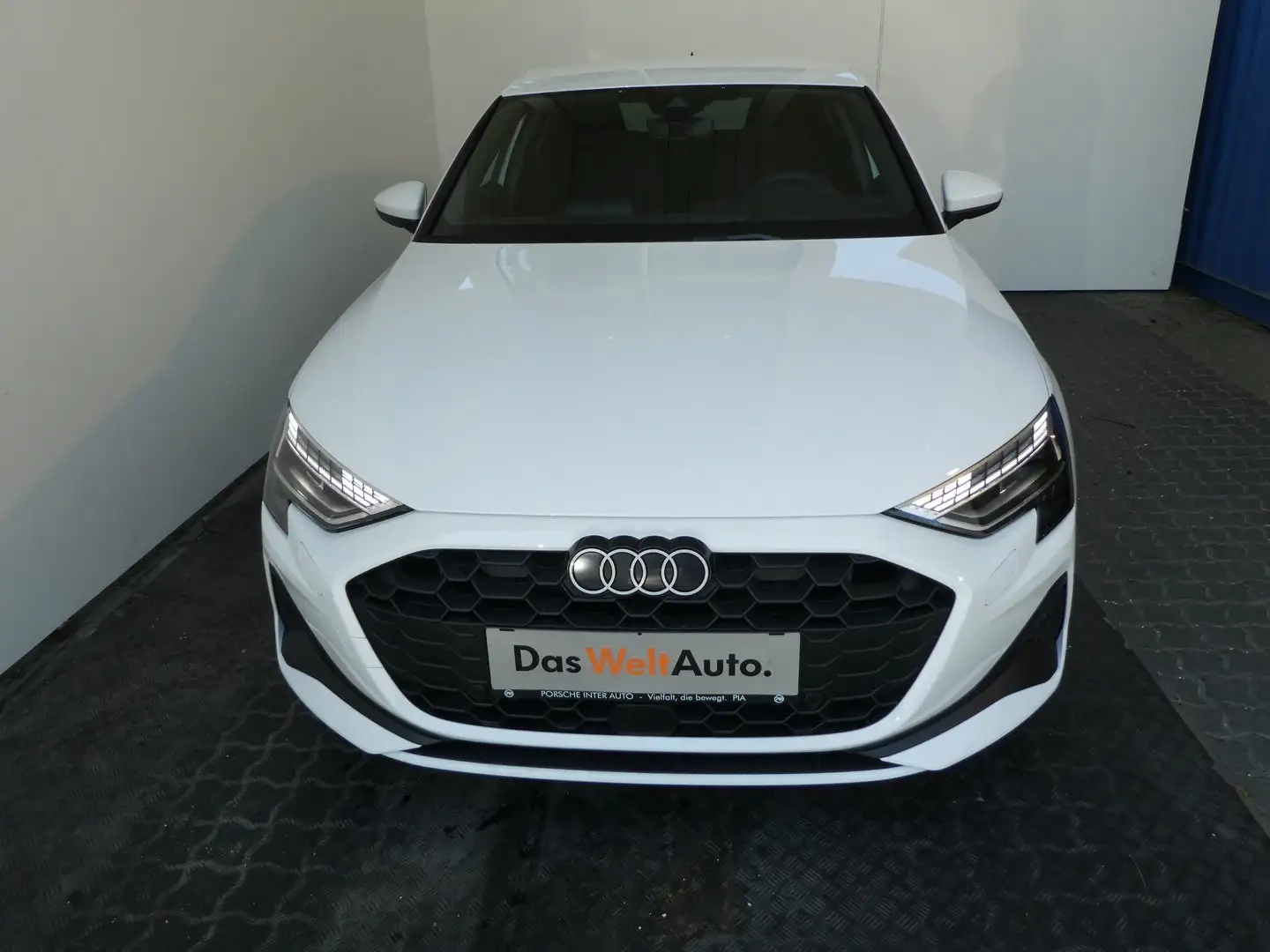 Audi A3 30 TFSI Weiß - 2