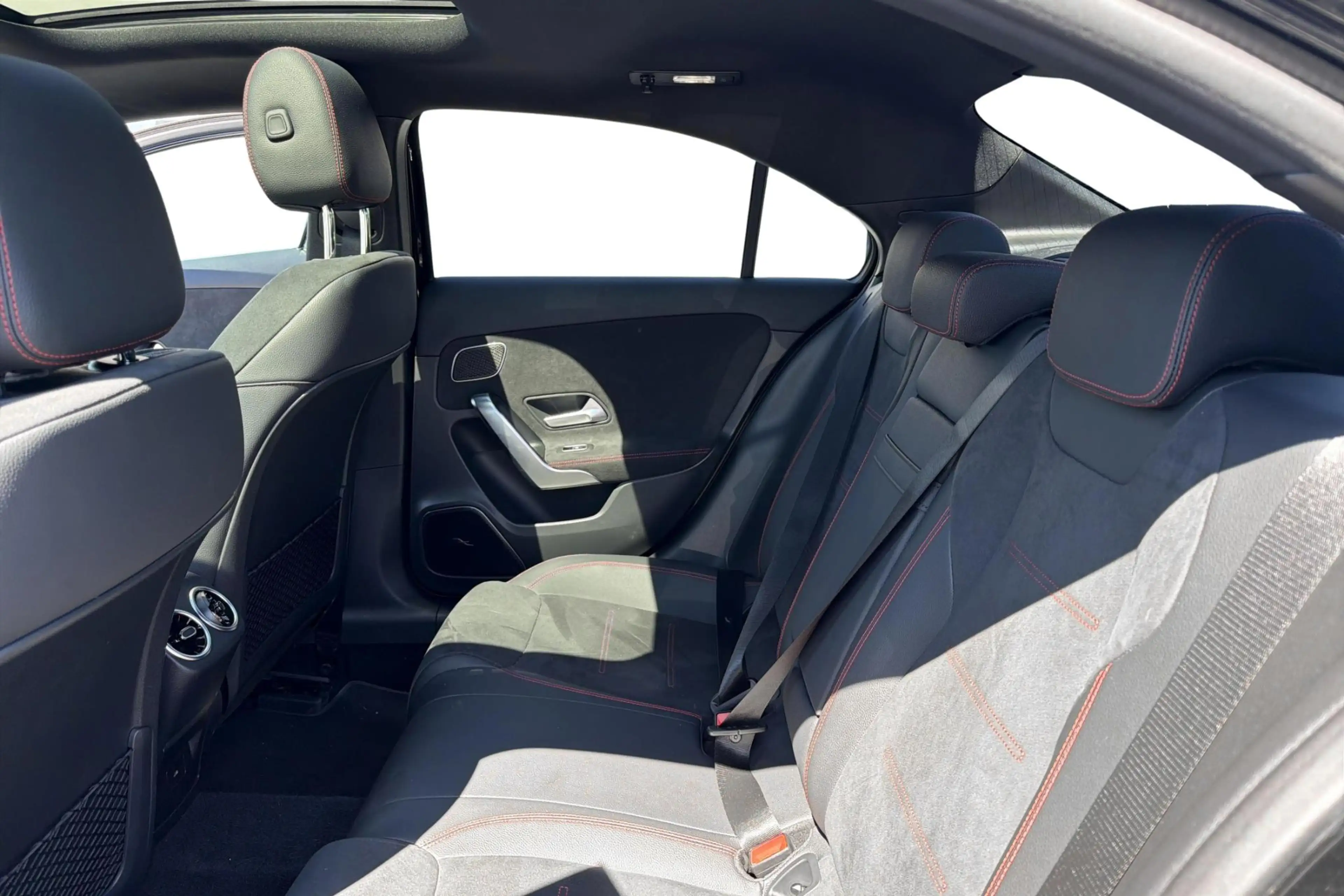 Mercedes-Benz A 250 250e AMG — photo 7