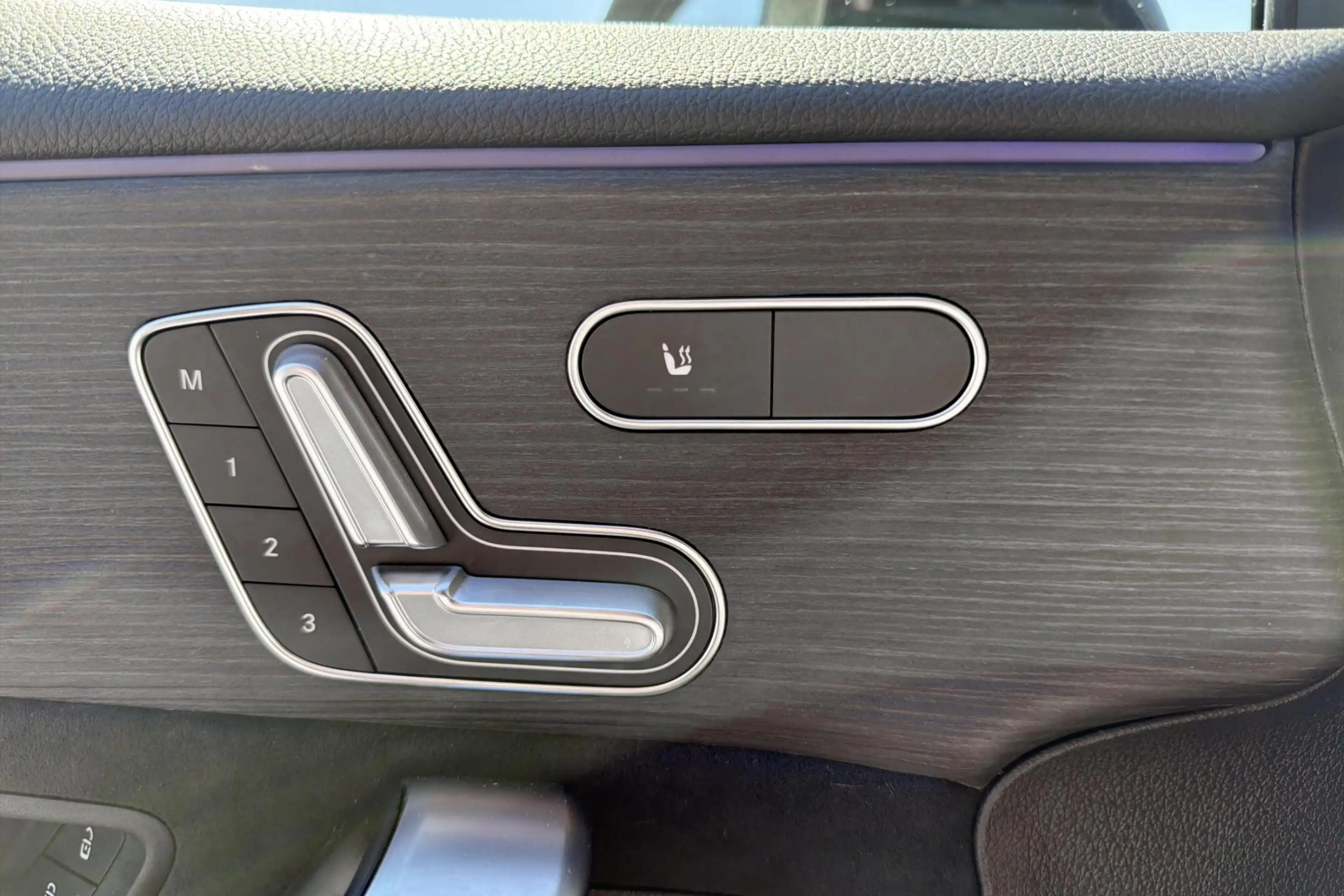 Mercedes-Benz A 250 250e AMG — photo 15