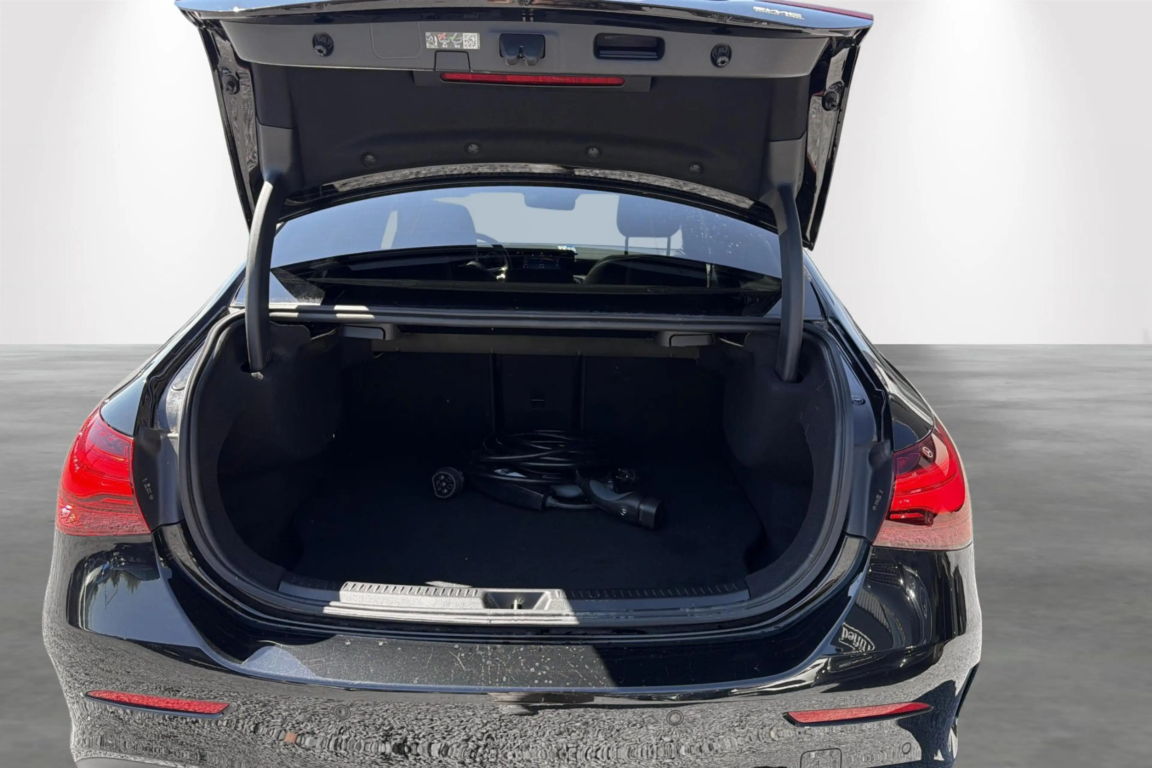 Mercedes-Benz A 250 250e AMG — photo 10