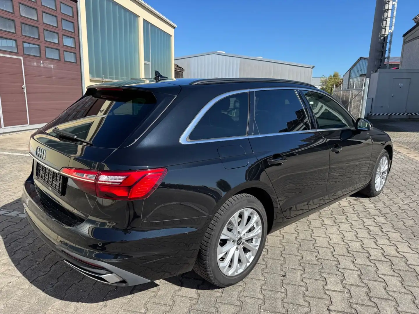 Audi A4 Avant 35 TDI°AHK°LEDER°NAVI°LED°DAB° Schwarz - 2
