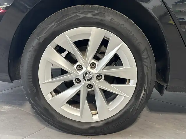 Skoda Octavia view 3