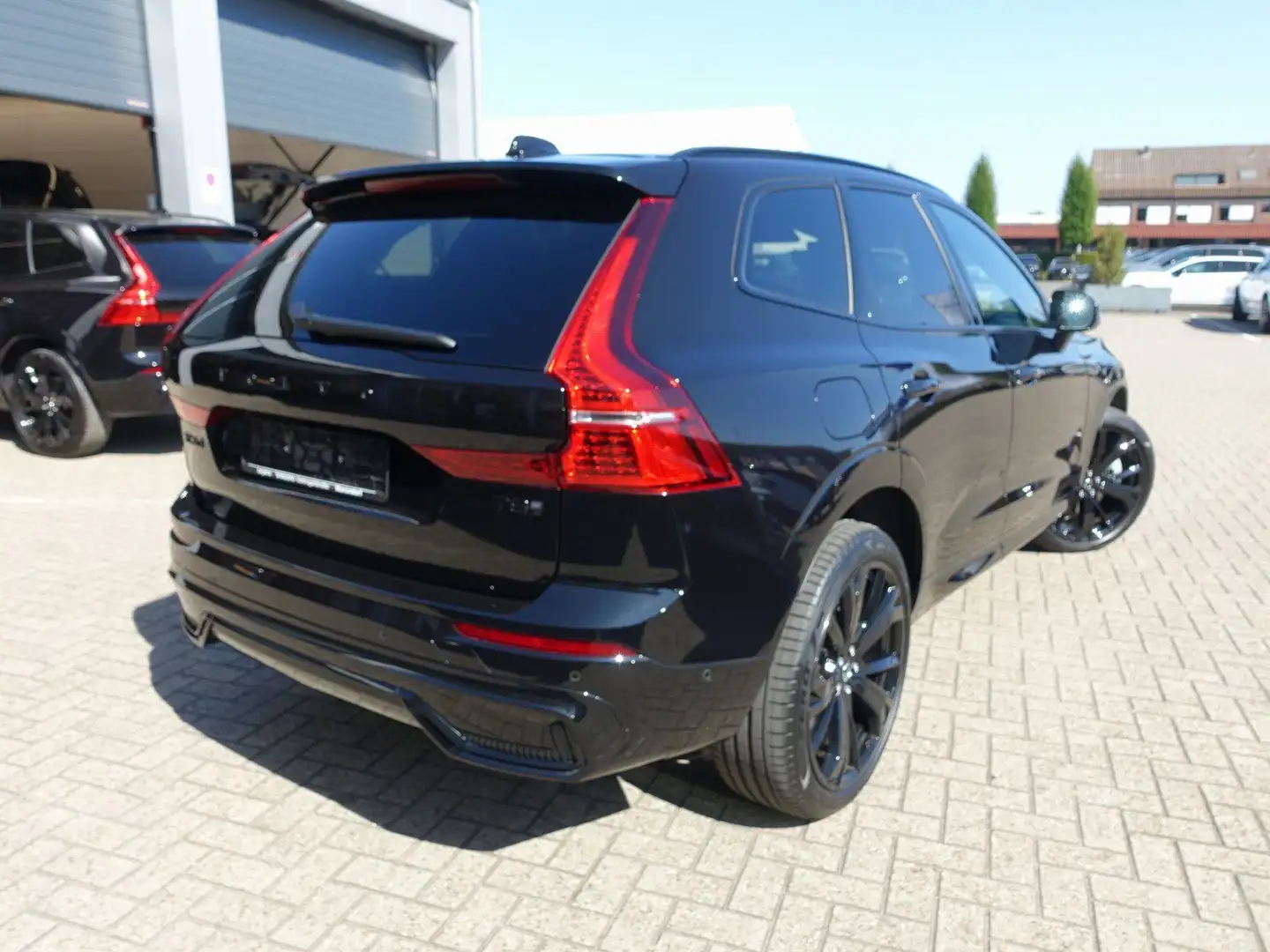 Volvo XC60 Black Edition Plus T8 AWD/HeadUP/360°/B&W Schwarz - 2