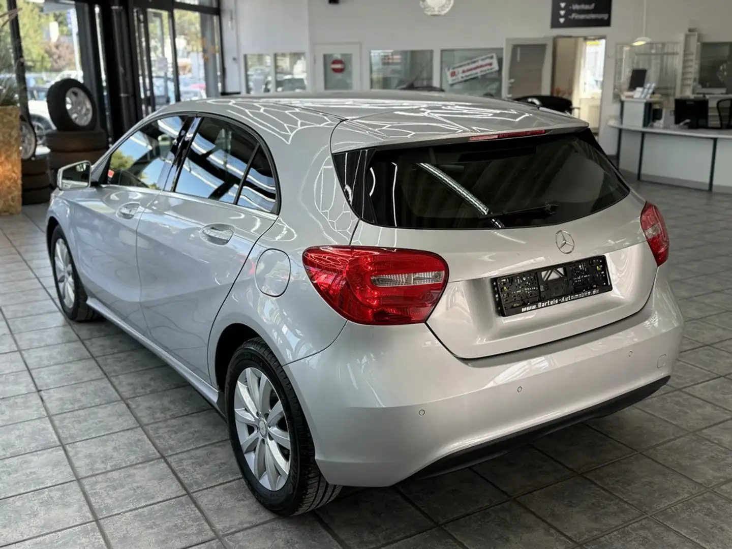 Mercedes-Benz A 200 CDI Style, 2.Hand, Navi, Kamera, Leder Silber - 2
