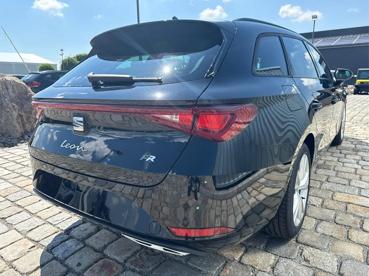 SEAT Leon Sportstourer FR 1.5 eTSI Mild-Hybrid 150PS 7DSG... Schwarz - 2