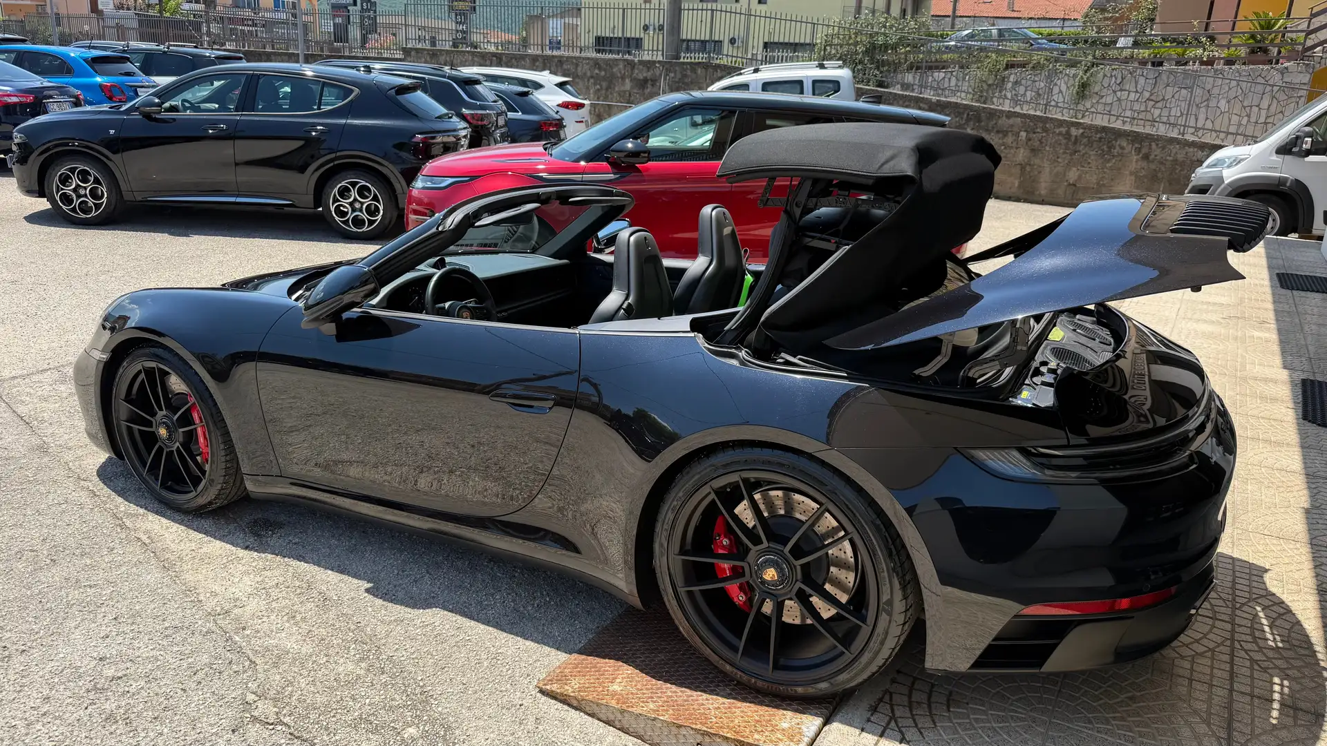 Porsche 992 Carrera CABRIO 3.9 GTS UFFICIALE ITALIA Nero - 2