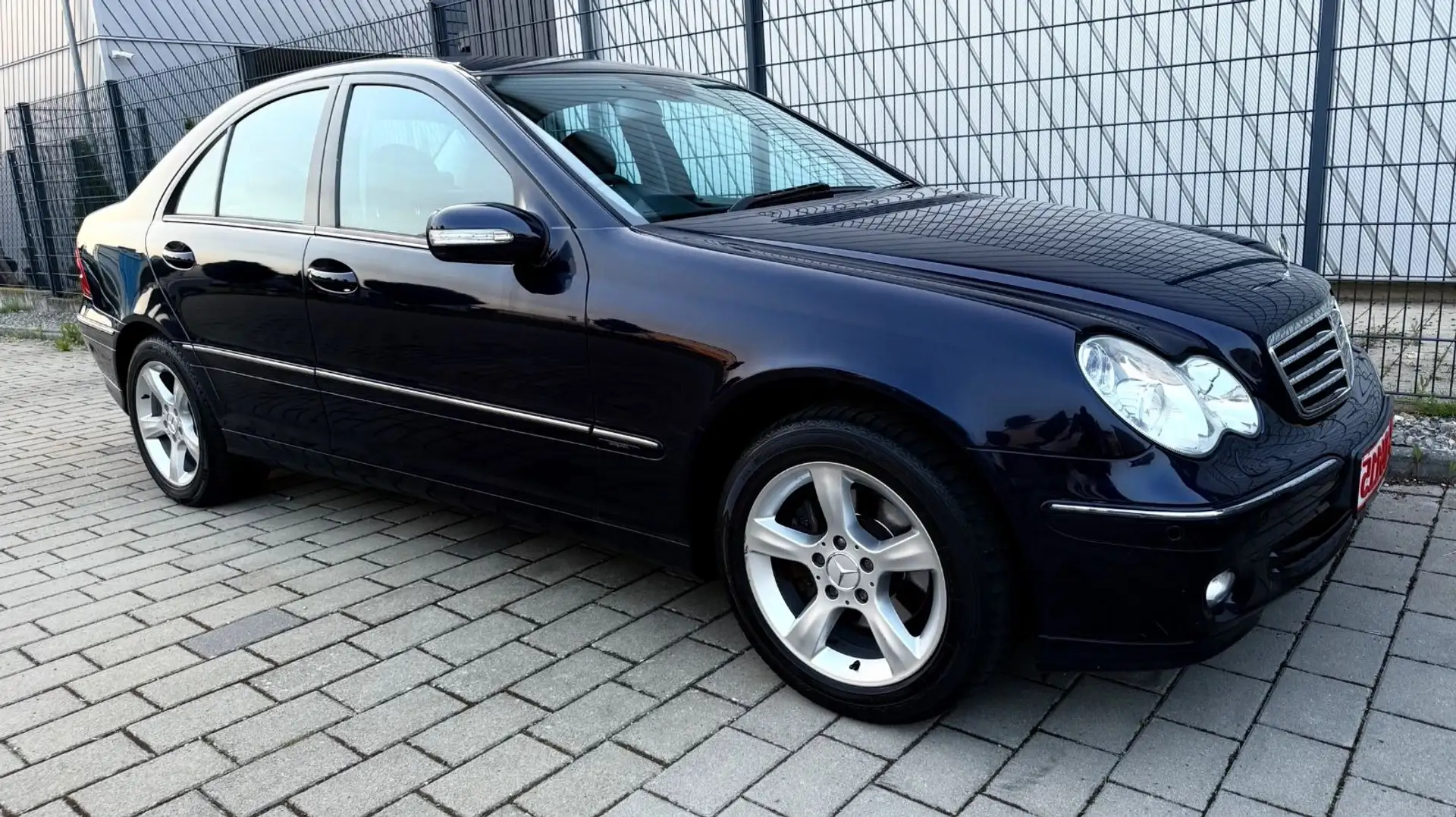 Mercedes-Benz C 180 AVANTGARDE TÜV,LEDER,1-HAND,WENIG-KM,LEDER Blau - 2