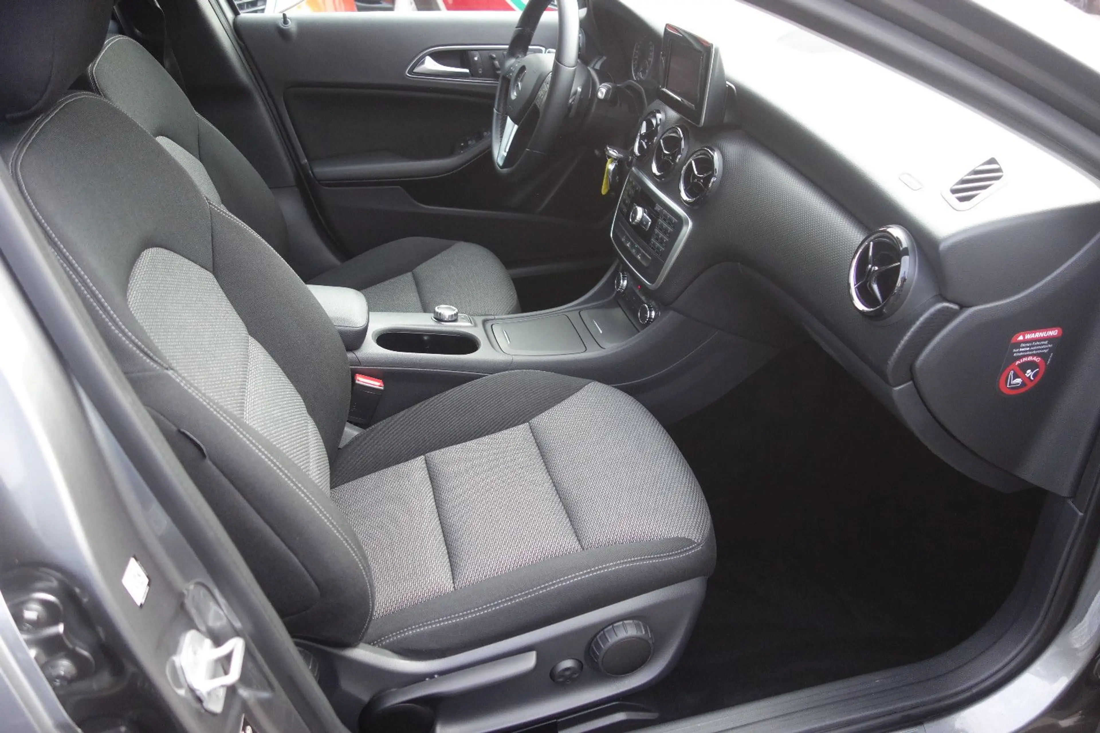 Mercedes-Benz A 180 A 180 BlueEfficiency Automatik — photo 14