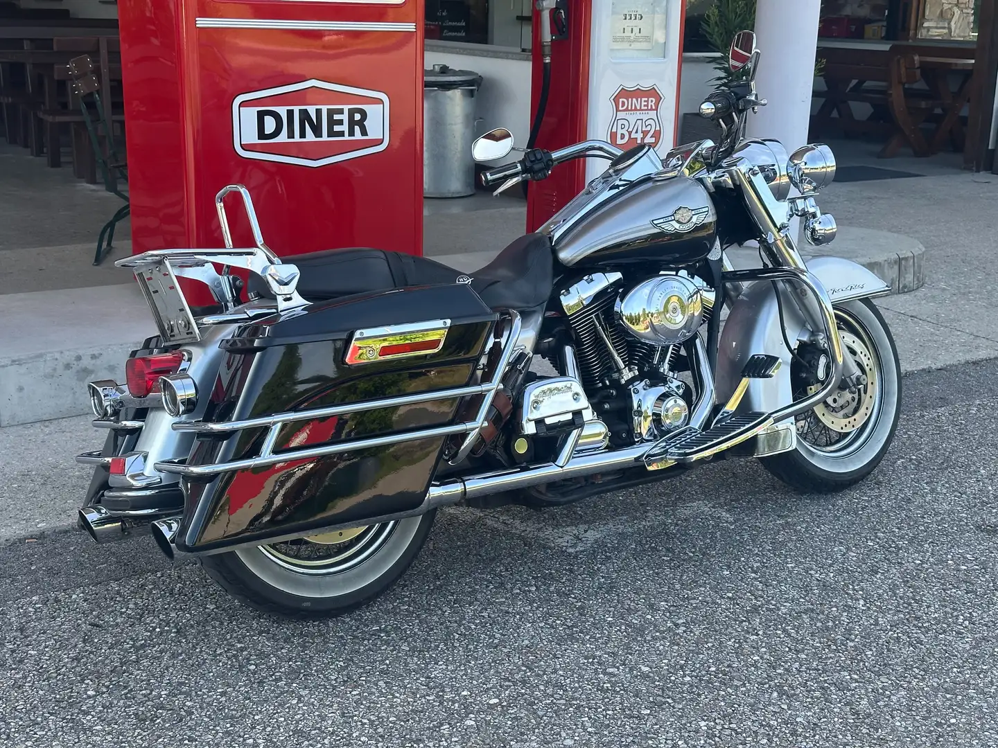 Harley-Davidson Road King Classic 100th Anniversary srebrna - 2