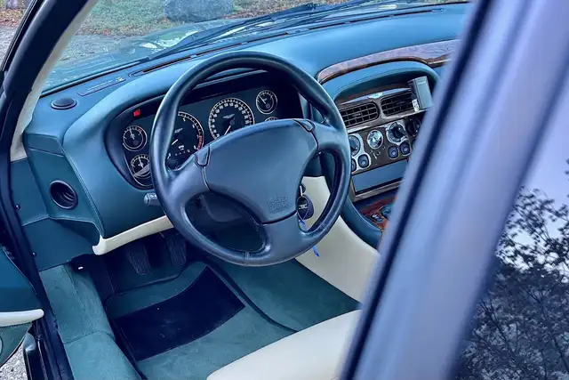 Aston Martin DB7 Vantage V12 im Neuwagenzustand Ansicht 9