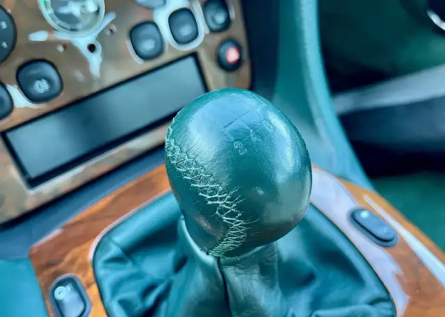 Aston Martin DB7 Vantage V12 im Neuwagenzustand Ansicht 7