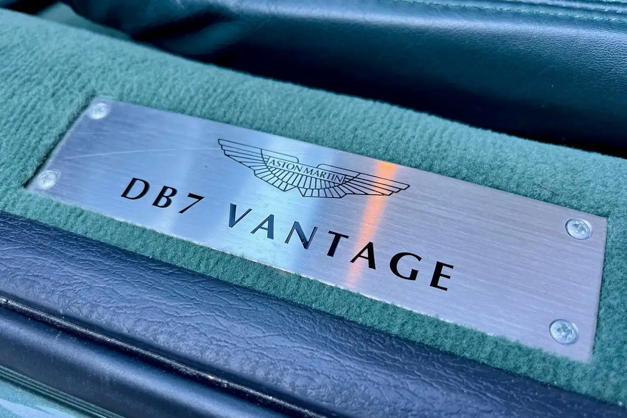 Aston Martin DB7 Vantage V12 im Neuwagenzustand, foto 4