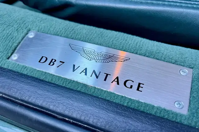 Aston Martin DB7 Vantage V12 im Neuwagenzustand Ansicht 4
