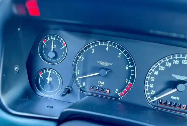 Aston Martin DB7 Vantage V12 im Neuwagenzustand Ansicht 8