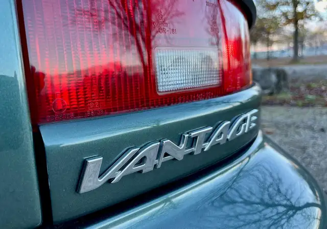 Aston Martin DB7 Vantage V12 im Neuwagenzustand Ansicht 11