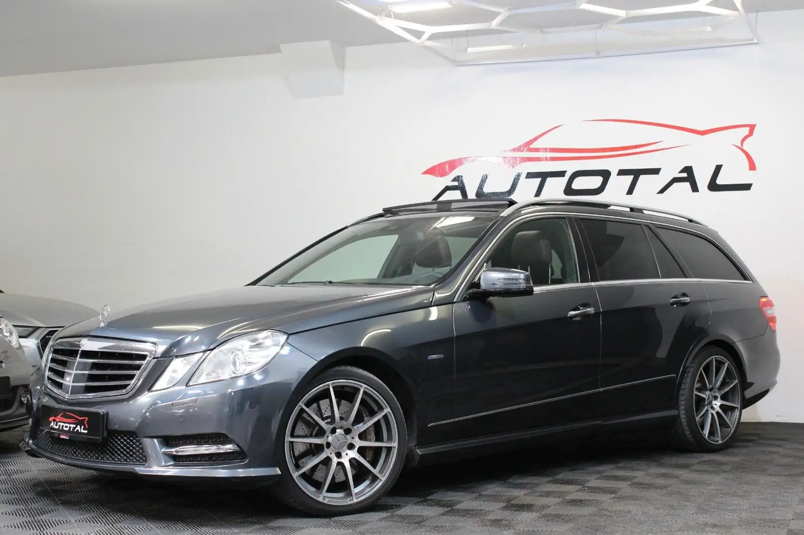Mercedes-Benz E 500 *T-Modell*Avantgarde*AMG Line*Pano*Sitzküh. Grau - 2