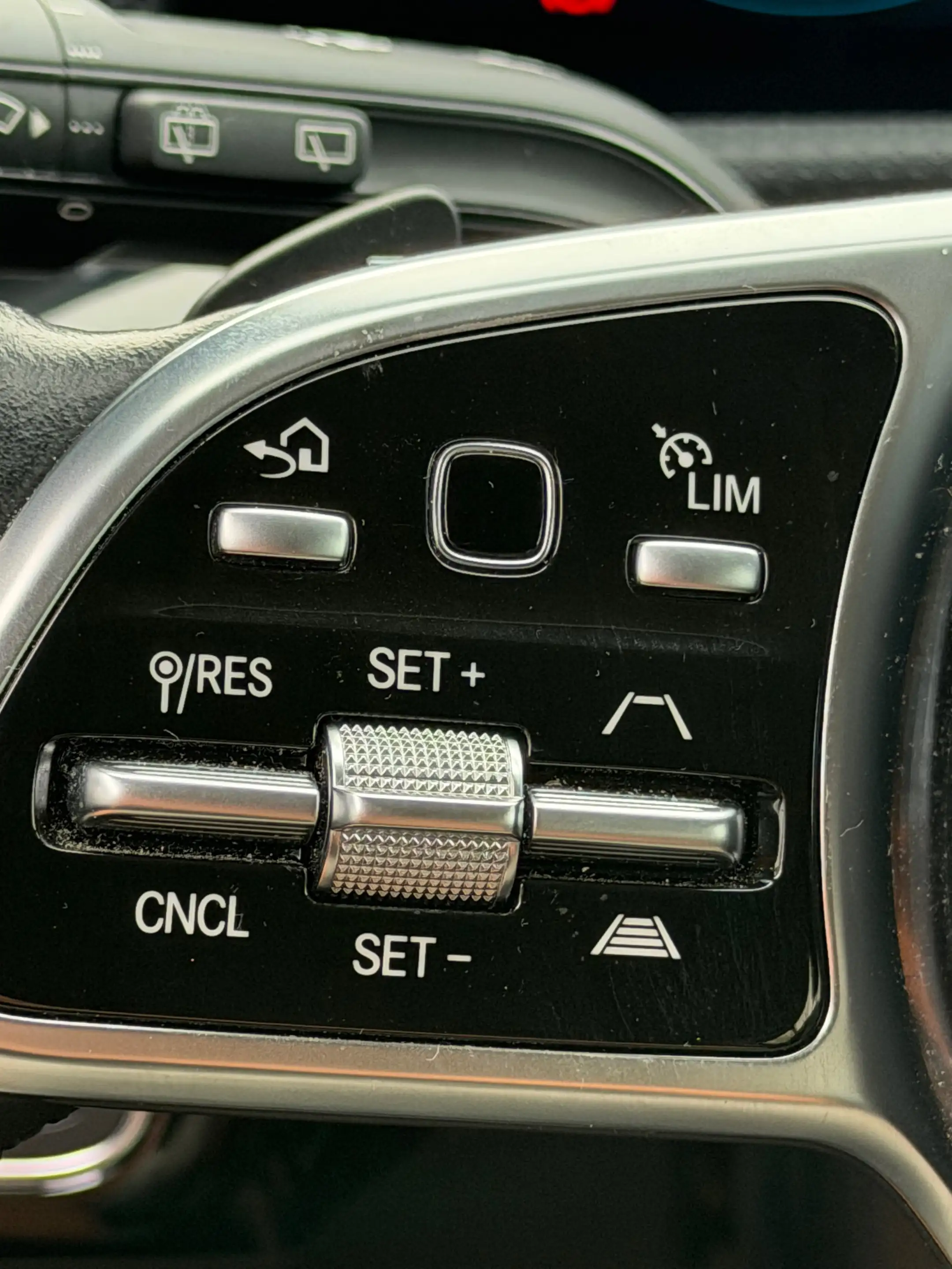 Mercedes-Benz A 250 e PHEV Progressive Line - CARPLAY- CAM - ACC- LED - NIEUWSTAAT — photo 11