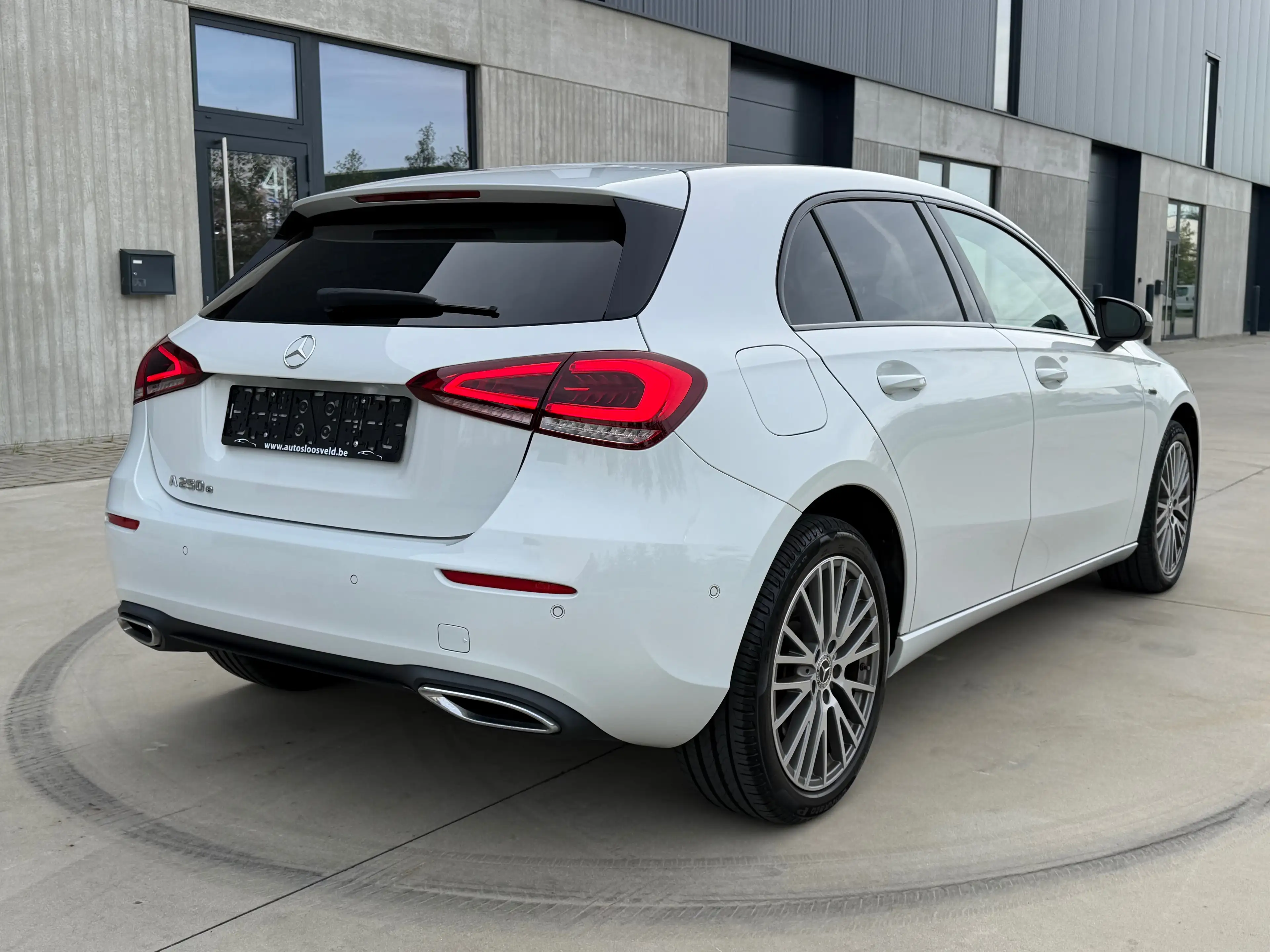 Mercedes-Benz A 250 e PHEV Progressive Line - CARPLAY- CAM - ACC- LED - NIEUWSTAAT — photo 4