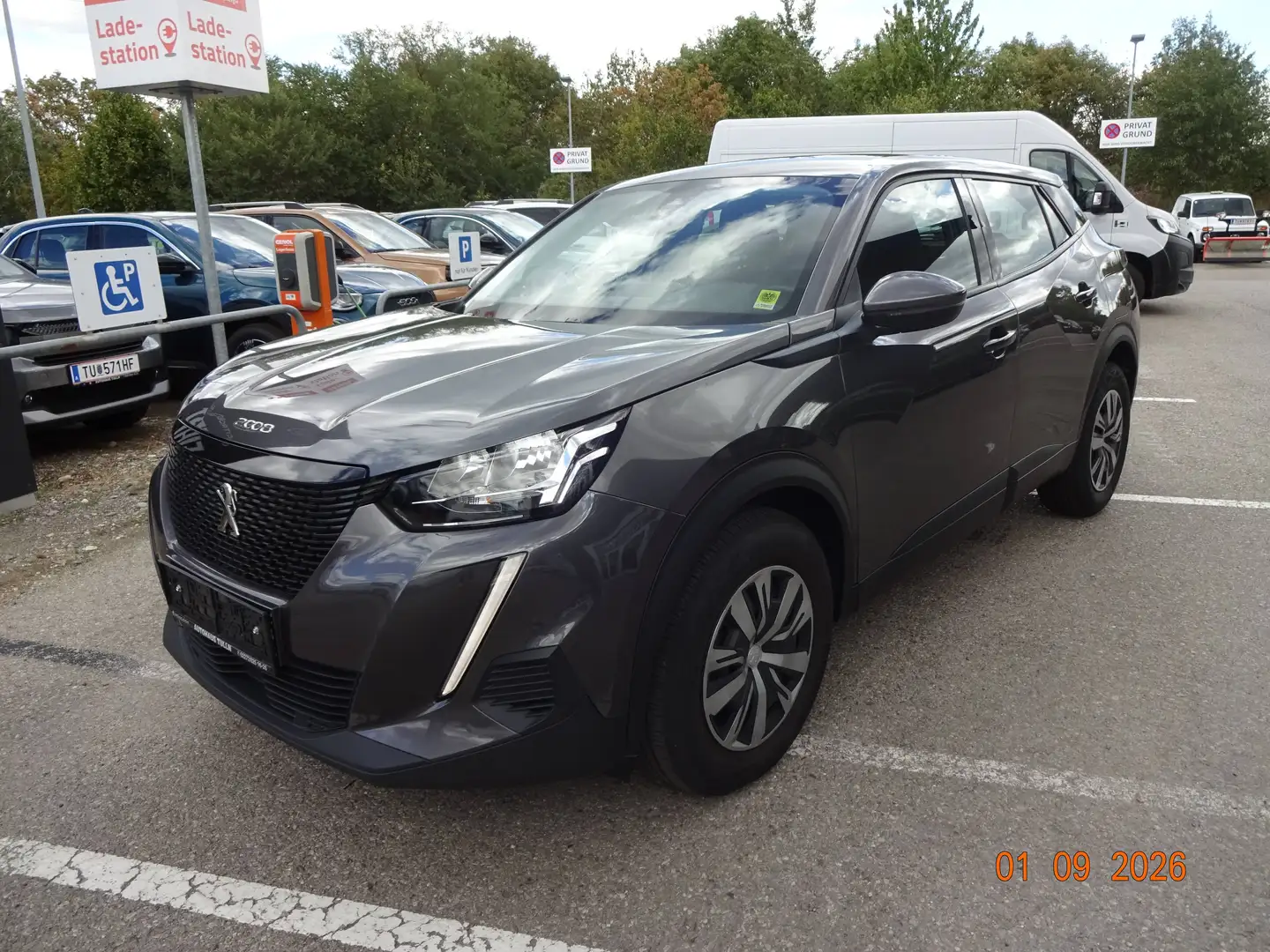 Peugeot 2008 Active PT100 Grau - 1