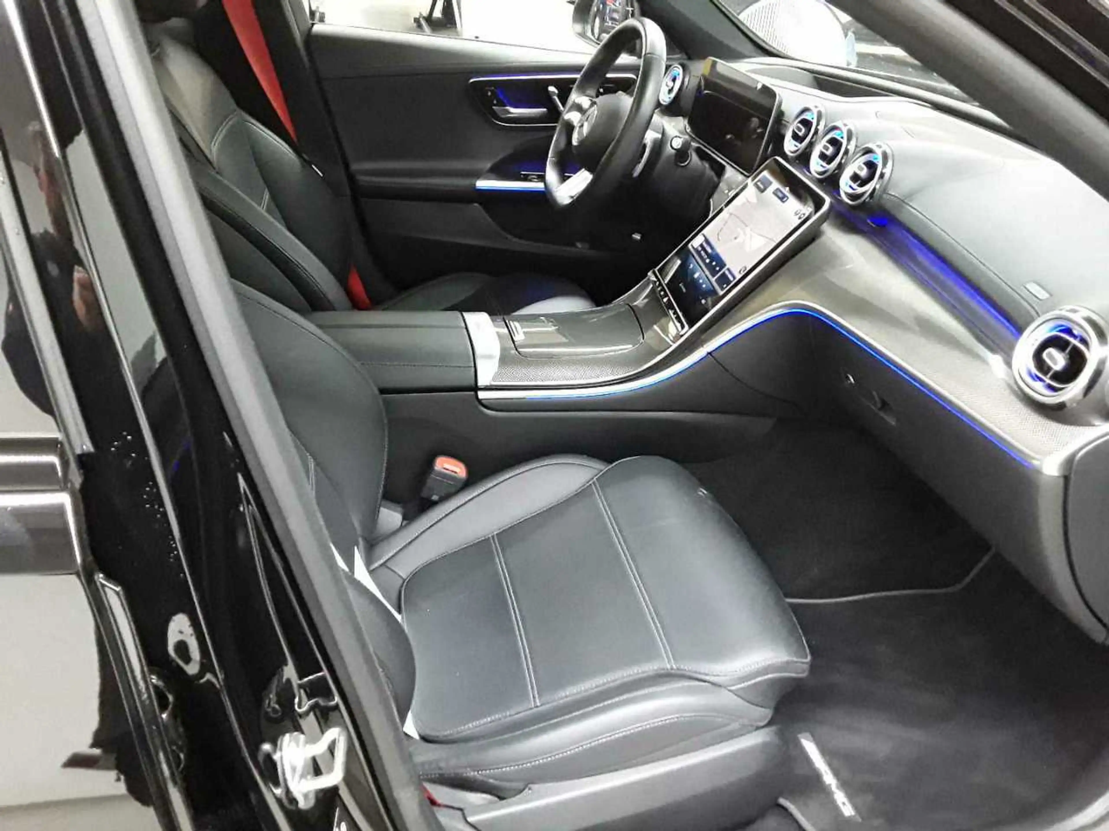 Mercedes-Benz C 300 C 300d-4M AMG AHK PANO StHz AssiP HuD — photo 8