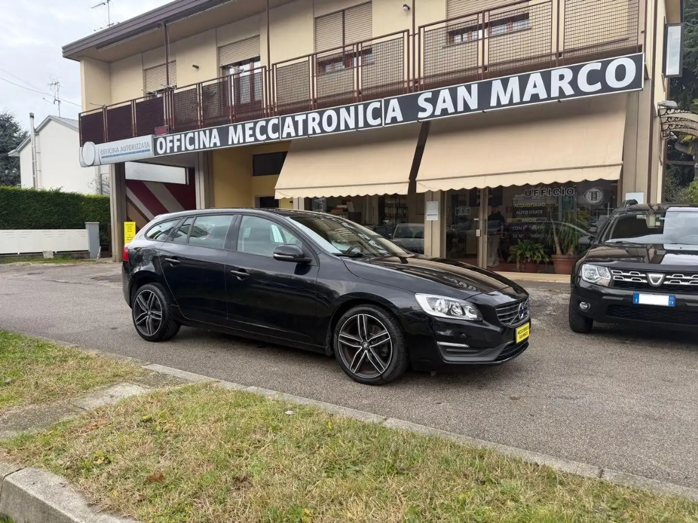 Volvo V60 D2 Powershift #TAGLIANDICERTIFICATI Zwart - 1