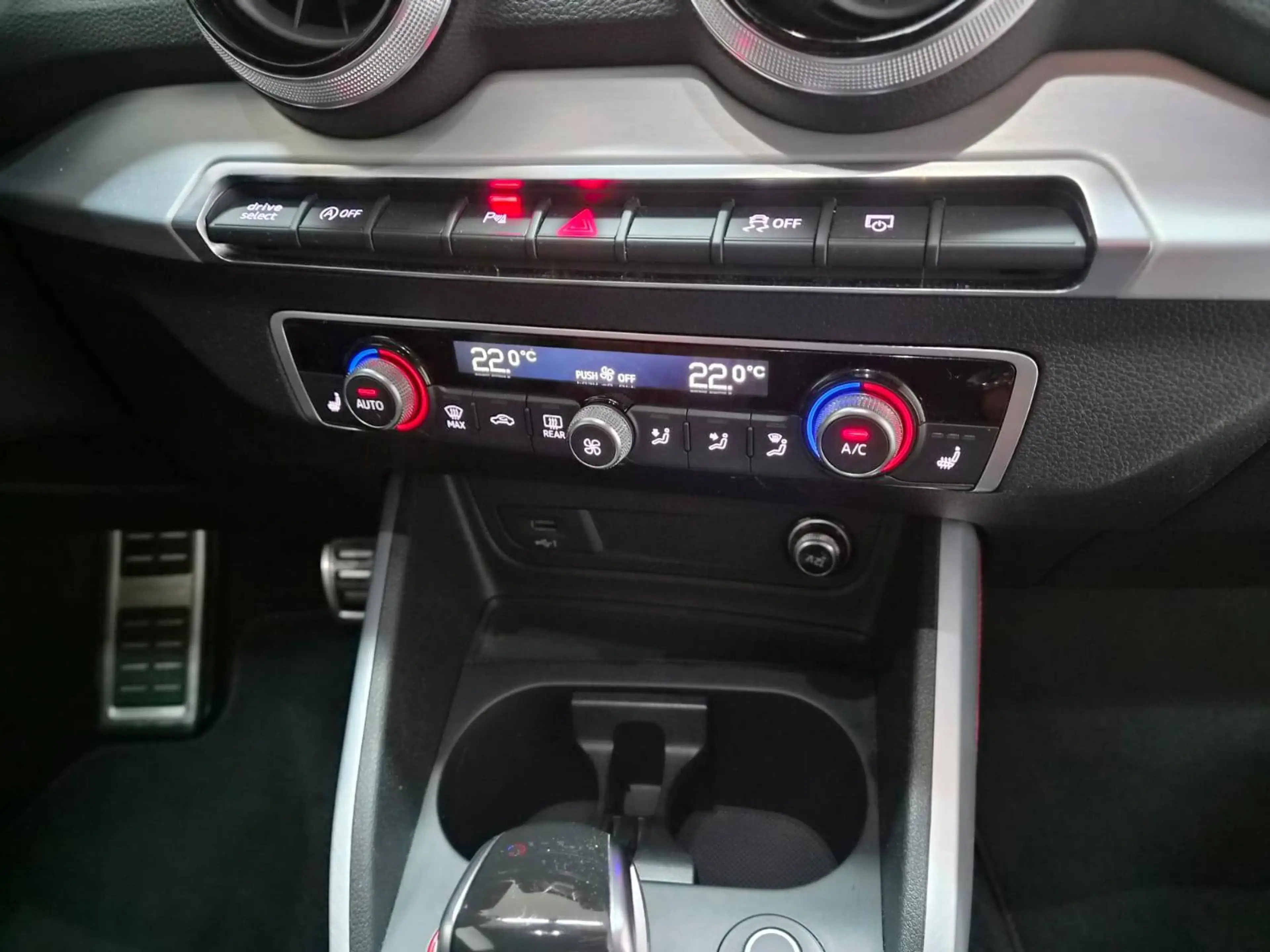 Audi SQ2 2.0 TFSI qu. Audi exclusive / Leder 2 farbig — photo 12