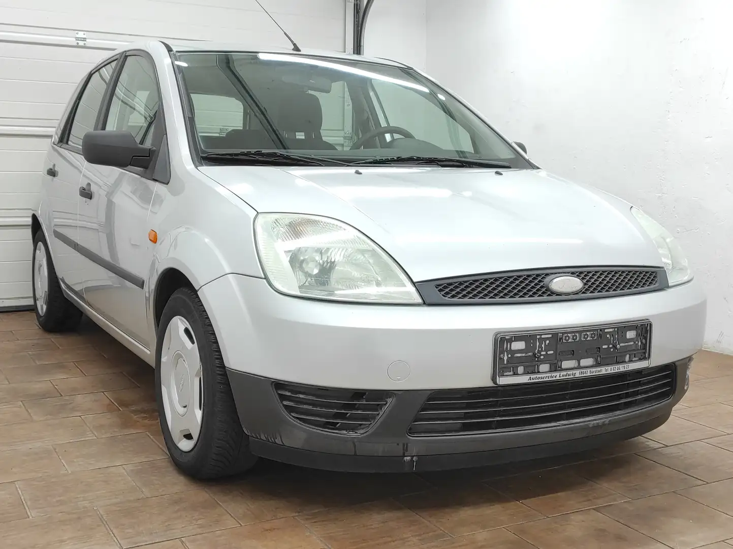 Ford Fiesta 1.3 KLIMA ALLWETTER EURO-4 SERVO RADIO-CD 2-HAND Ezüst - 2